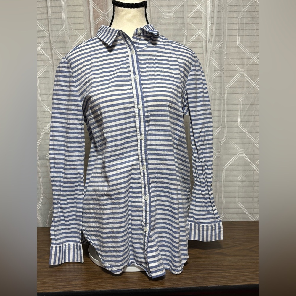 Peck & Peck ladies Med long sleeve button cuff stripped blouse lace open on back